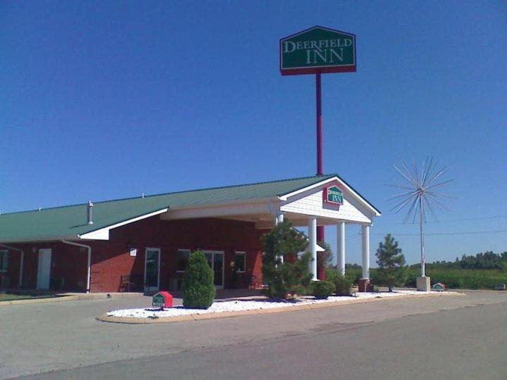 Deerfield Inn And Suites Steele Exterior foto