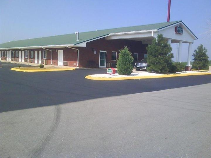 Deerfield Inn And Suites Steele Exterior foto